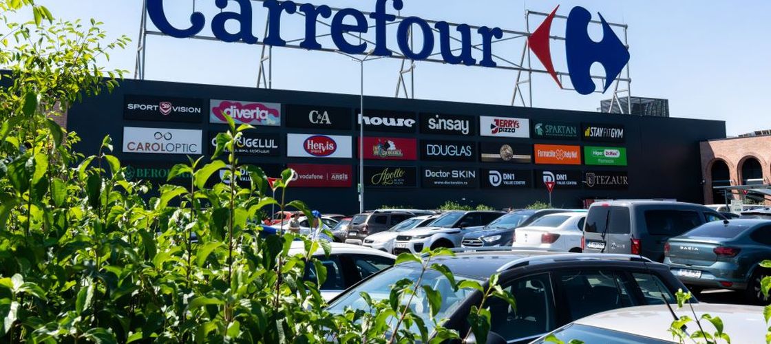 Carrefour oprește importurile pentru mai multe legume și fructe de sezon / Roșiile, cireșele și vinetele provin exclusiv din România