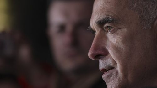 Delir mincinos al candidatului pro-rus Călin Georgescu: vrea boicotarea supermarketurilor pe motiv că au declarat profit zero. Realitatea e că marile lanțuri de magazine au raportat profituri de miliarde de lei anual