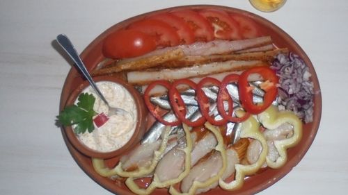 Românii cheltuiesc cei mai puțini bani dintre toți cetățenii Uniunii Europene pentru ”masa în oraș”