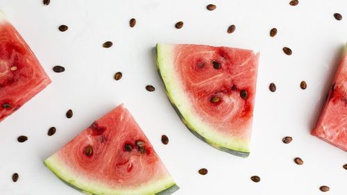 Încă nu e târziu să conservați toate semințele de pepene roșu pe care de obicei le aruncați. Sunt un concentrat incredibil de sănătate și pot fi consumate în mai multe feluri