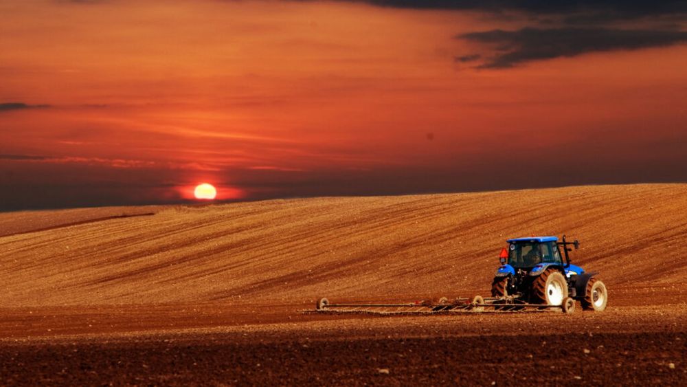 Generatia noua de fermieri are nevoie de o generatie noua de tractoare