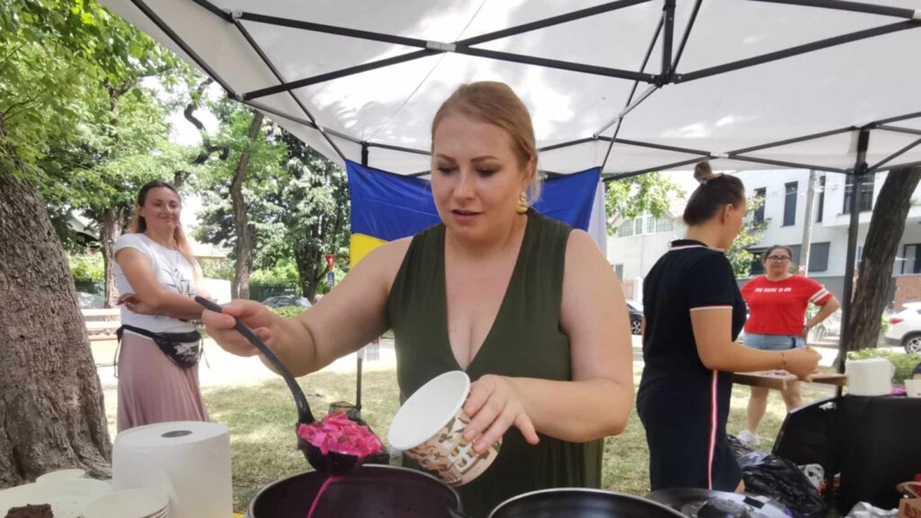 Borș cu gheață după o rețetă tradițională din Ucraina: Supa răcoritoare de vară pe bază de sfeclă, servită rece