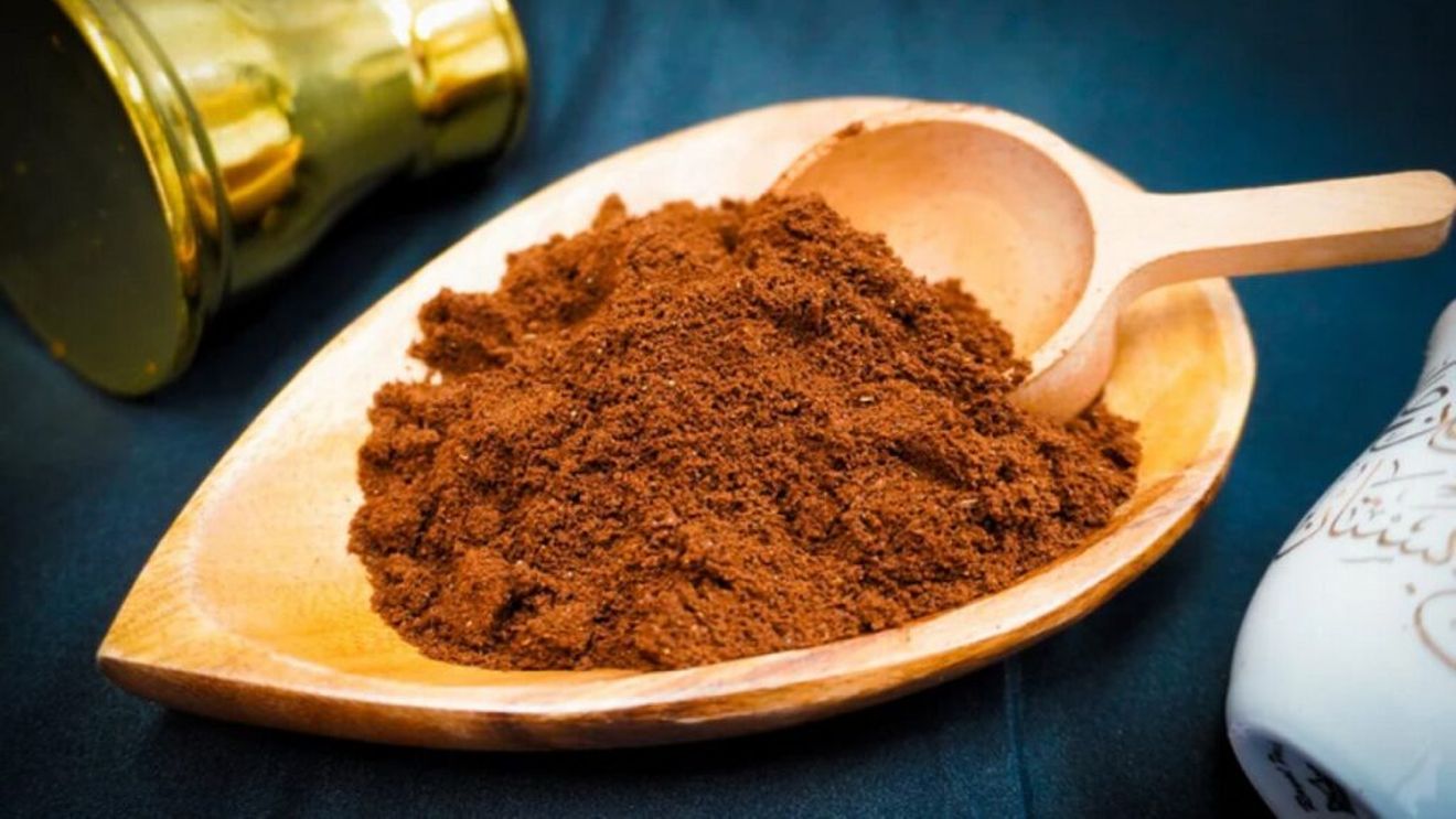 Înainte de a o consuma dimineața pe post de băutură revigorantă, cafeaua era folosită în trecut ca igienizant pentru mâini. A început să fie băută prima dată în contextul ritualurilor sufiste din Yemen