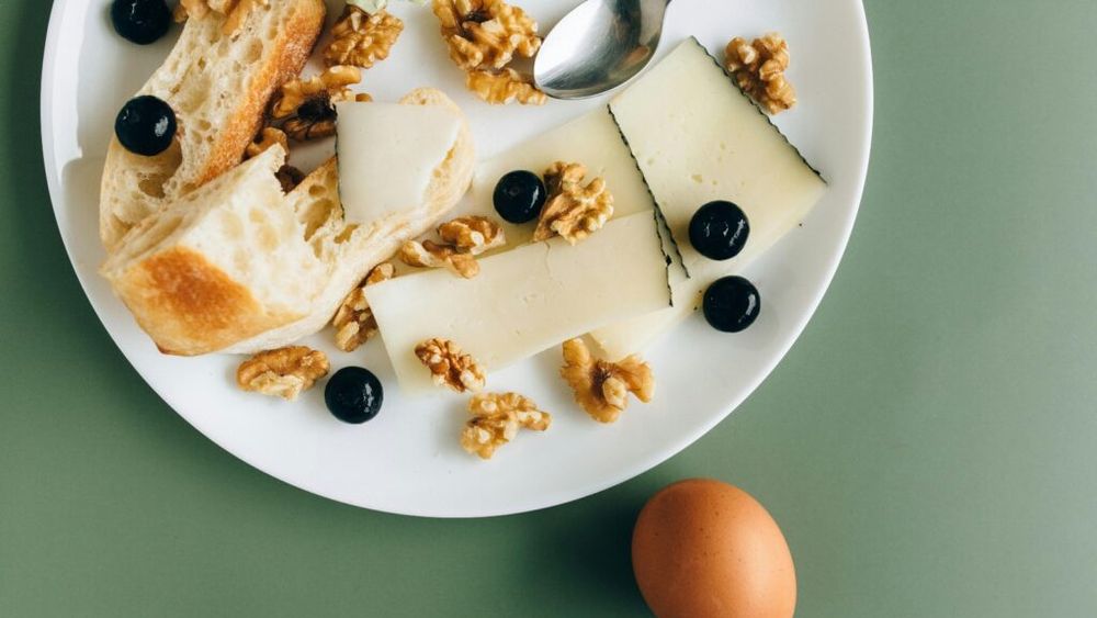 Chiar dacă vrei să-ți protejezi rinichii și inima, nu fugi de alimentele bogate în sodiu/ Nutriționiștii spun că acest mineral este benefic, secretul fiind doar să-l consumi cu moderație