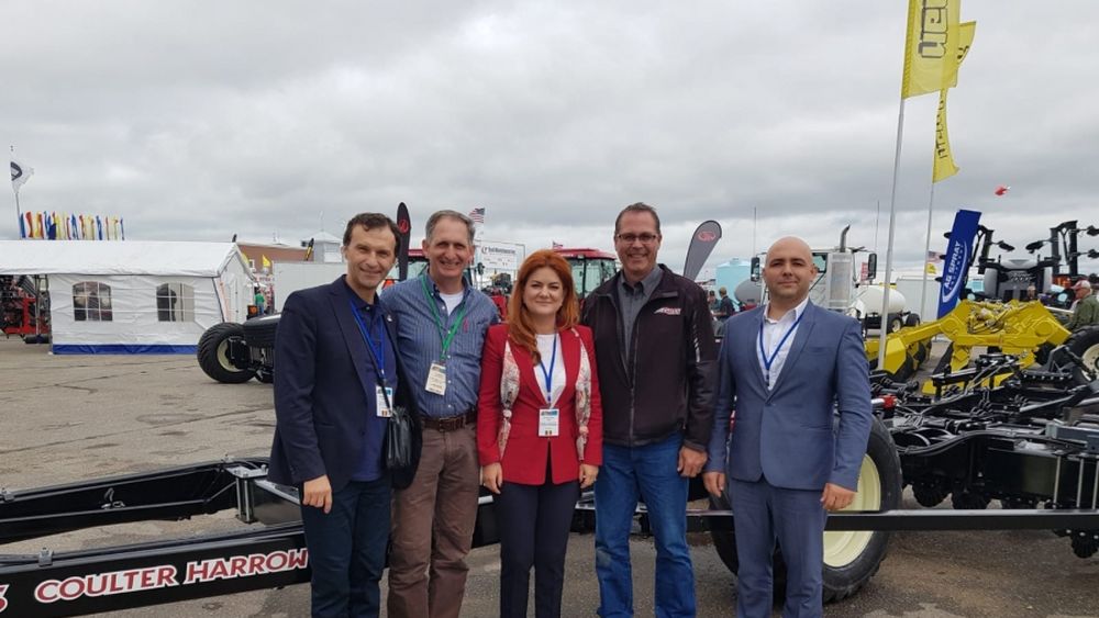 Președintele Consiliului de administrație al Casei Române de Comerț Agroalimentar ”Unirea” vizitează SUA; după câteva luni de la înființare, compania de stat nu are niciun proiect funcțional