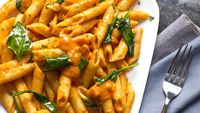 VIDEO Penne alla vodka după rețeta celebrei Ina Garten. Secretul unui sos cremos și aromat care transformă o rețetă simplă de paste