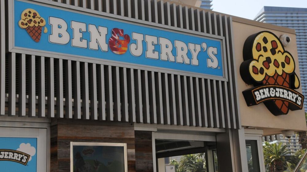Compania americană de înghețată Ben & Jerry's acuză compania mamă Unilever de cenzură şi încălcarea misiunii sale sociale / Motivul este o referire la Donald Trump