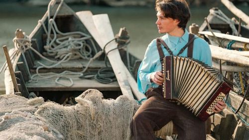 VIDEO | Alex Onofrei a „furat” meserie de la ultimul marangoz din Deltă și construiește singur o lotcă, o barcă folosită inclusiv la pescuit: „Este, probabil, singura ambarcațiune specifică României, așa cum este gondola în Italia” / A creat un „lego” tradițional pentru copii și adulți, inspirat din tâmplăria navală