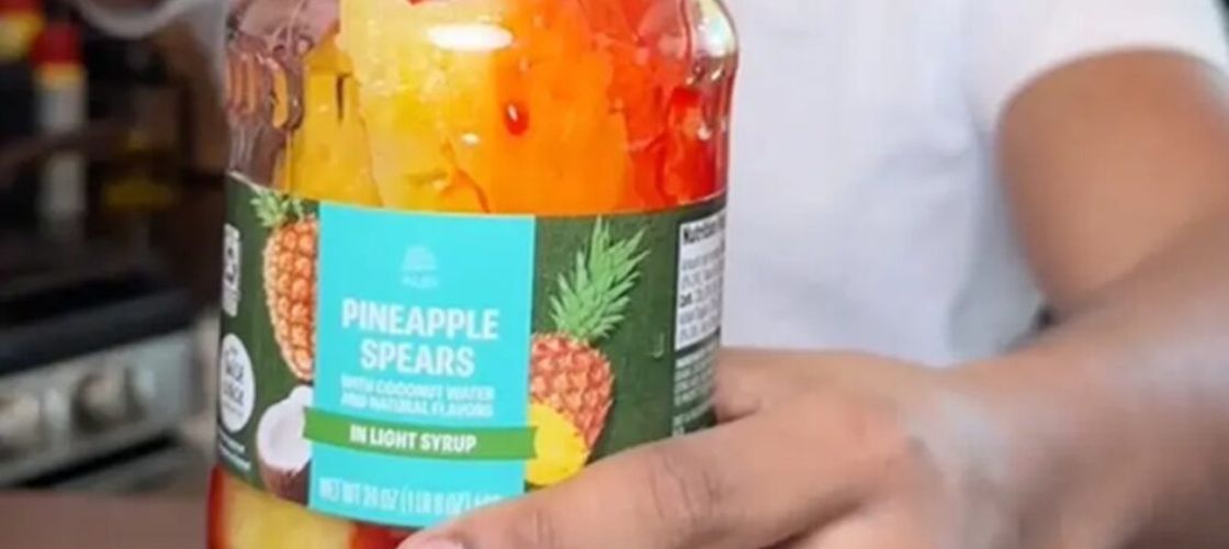 Ananasul înmuiat în Kool-Aid, noua senzație a verii pe TikTok / Desertul colorat care a cucerit milioane de utilizatori