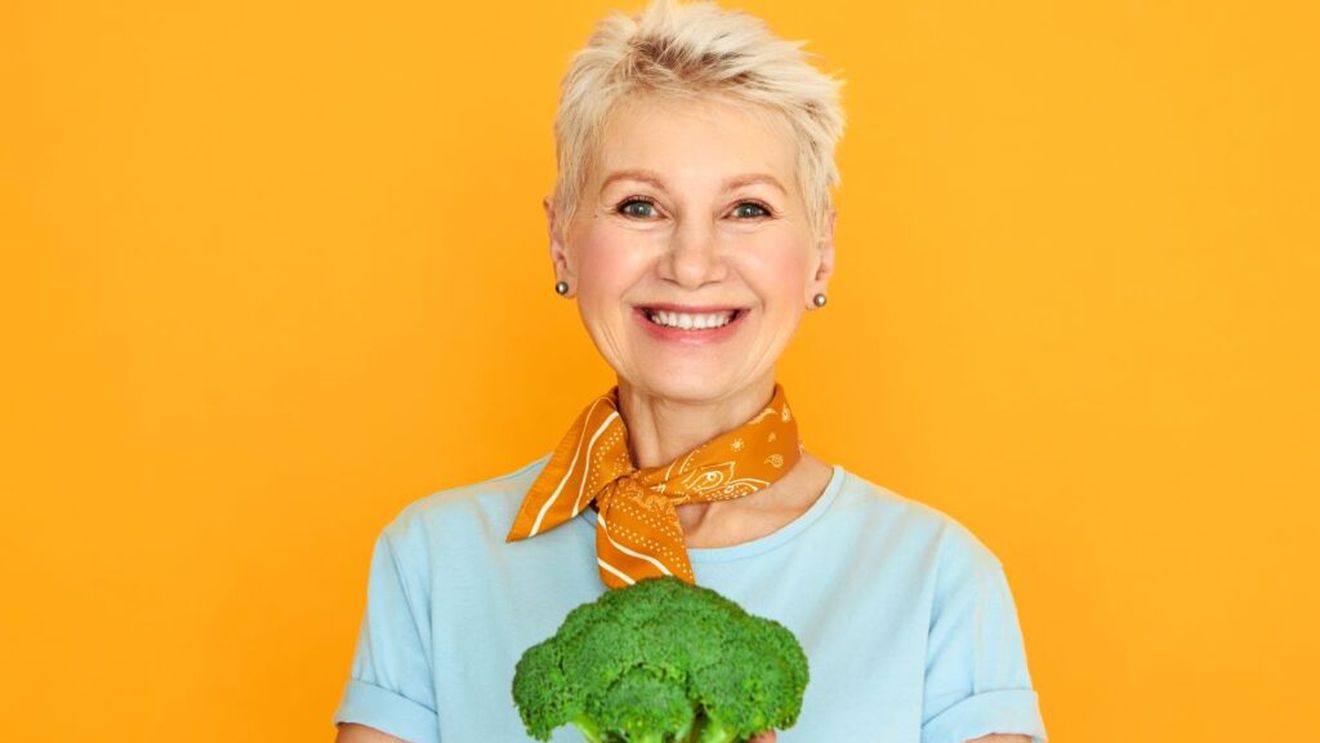 Care sunt alimentele care stimulează longevitatea schimbând comportamentul genelor. Ceaiul verde, broccoli și soia conțin substanțe care reglează expresia genetică, procesul care activează și dezactivează genele legate de îmbătrânire