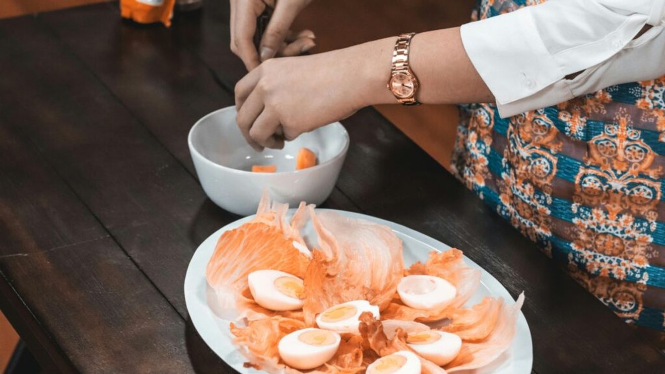 Ce alimente trebuie să mănânci dacă îți lipsește această vitamină/ Peste 50% dintre diabetici au această deficiență/ Mănâncă ouă, somon, ciuperci, iaurt, cereale și fructe și legume, pentru a elimina această problemă