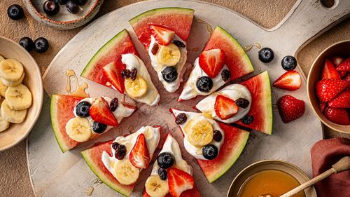 Felii de pepene care seamnănă cu cele de pizza. Invenția unui lanț de retail din Marea Britanie pentru a stimula copiii să mănânce fructe