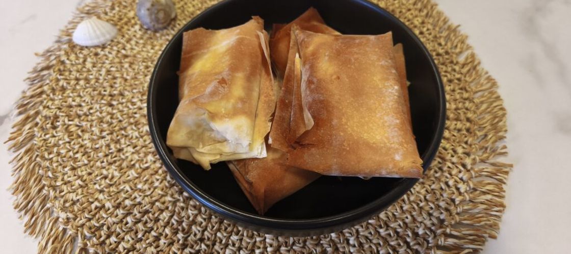 FOTO | Halloumi în foi de plăcintă, o gustare crocanta la exterior, cremoasă în interior. Sărată, dar și cu un strop de dulce