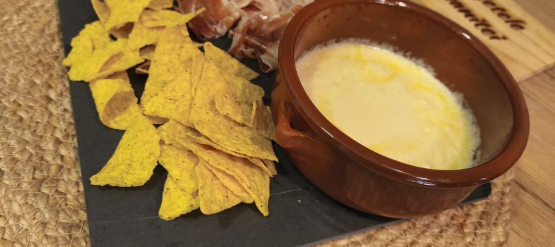 FOTO | Brânză Provolone topită cu variate topping-uri. Totul despre această minunată brânză italiană