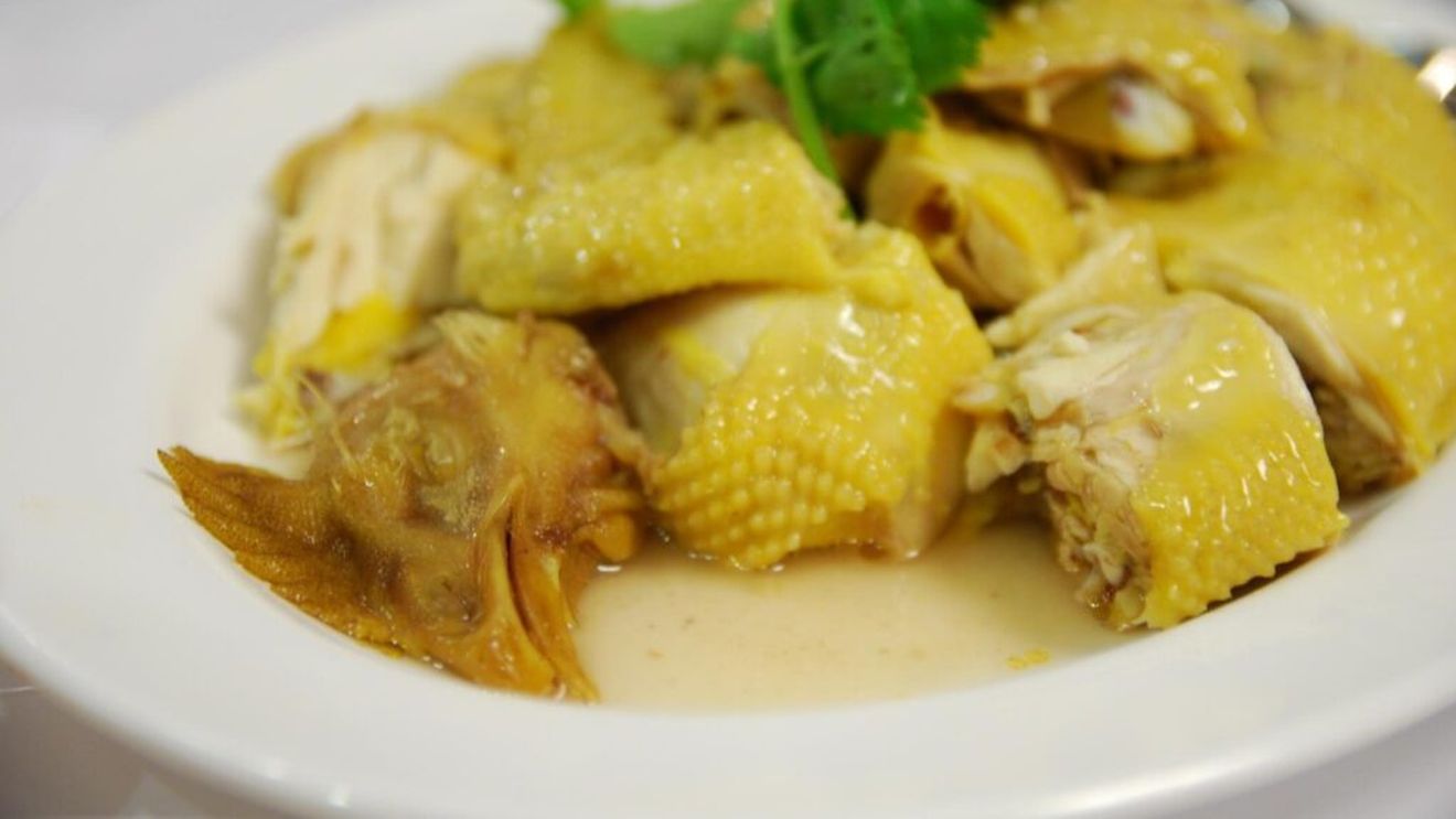 Scandalul „puiului galben”. Confederația Patronală Concordia: Disputa publică dintre ANPC și ANSVSA afectează activitatea economică / Organizația solicită clarificarea competențelor organismelor de control și coordonarea activității lor