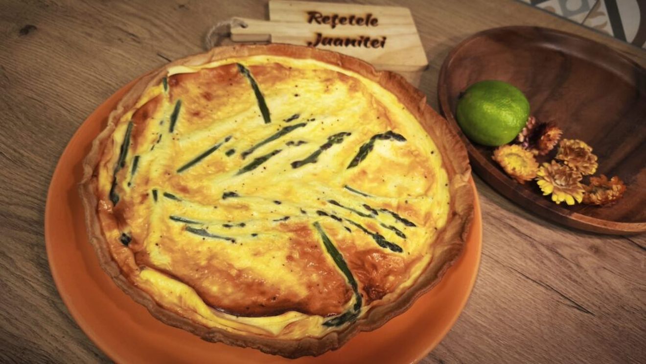 Rețetele Juanitei | Cina perfectă în 30 de minute/ Tartă quiche cu umplutură din 3 ingrediente, sparanghel și aluat gata pregătit