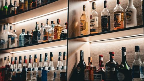 Asociaţia patronală Spirits România: Creşterea accizei la alcool va duce la reducerea încasărilor la buget şi la proliferarea pieţei negre a băuturilor spirtoase