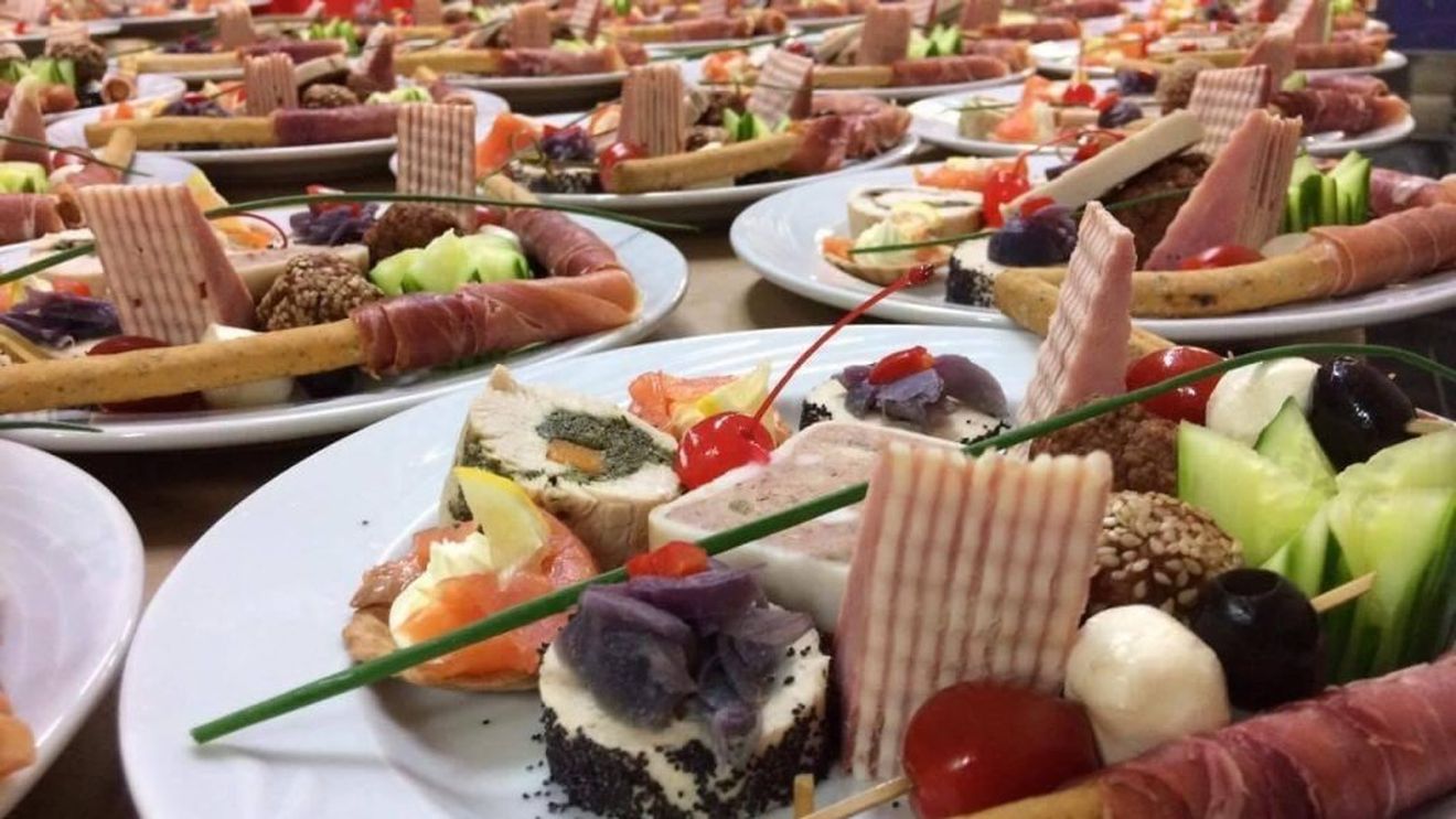 Cursuri de bucătar și ospătar organizate de firmele cu profil balnear și balneoclimateric, cu bani oferiți de guvern, printr-o schemă de ajutor de minimis; costul per angajat: 5000 de lei