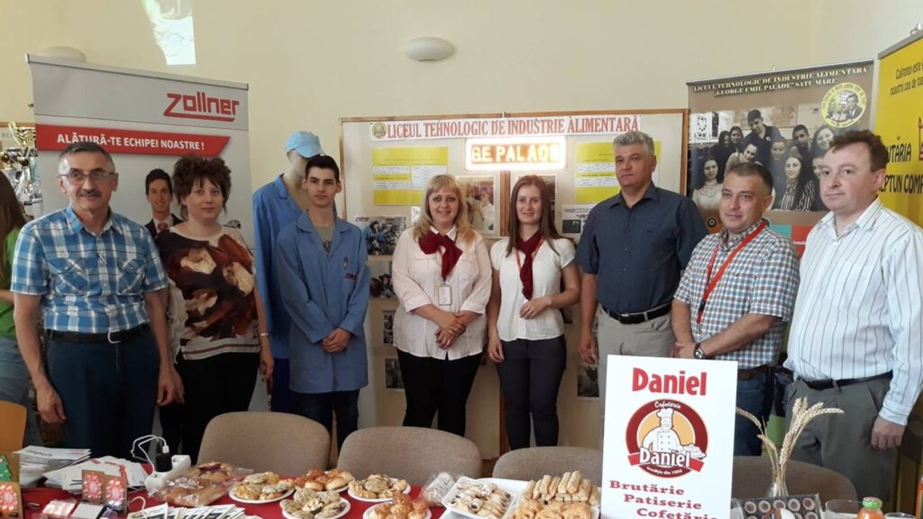 Torturi realizate de elevii unui liceu din Satu Mare, dăruite persoanelor de la adăpostul de noapte