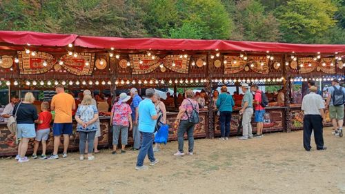 FOTO | Bulz-record de 65 de metri, pregătit în cadrul Festivalului Brânzei și al Țuicii din Rășinari