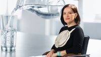 De ce uiți să bei apă și cum poți transforma hidratarea într-un obicei. Nutriționistul Tania Fântână: „Nu trebuie să bei doi litri dintr-o dată” / Ce se întâmplă în organism când nu bei suficientă apă