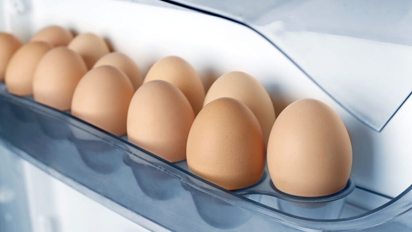 Ouăle, păstrate sau nu în frigider / De ce trebuie scoase cu 30 de minute mai devreme înainte de a fi gătite și unde se păstrează cel mai bine