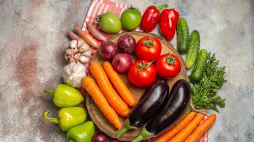 Dieta antiinflamatoare ar putea reduce riscul de cancer / Legumele, peștele gras și fructele de pădure printre alimentele recomandate de specialiștii
