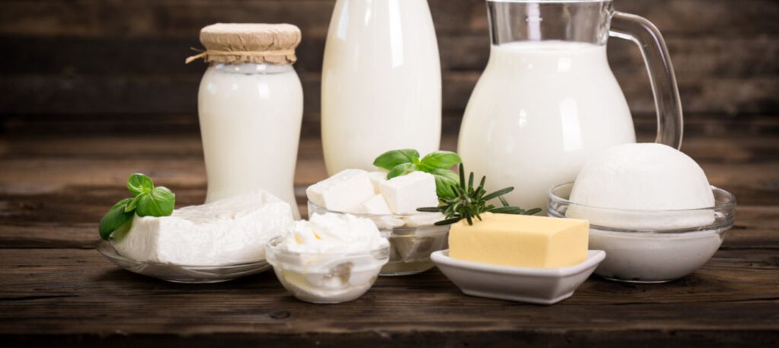 Importurile de lapte cresc mai repede decât producția internă, arată datele INS. 1 litru din 10 procesat în România vine din afara țării