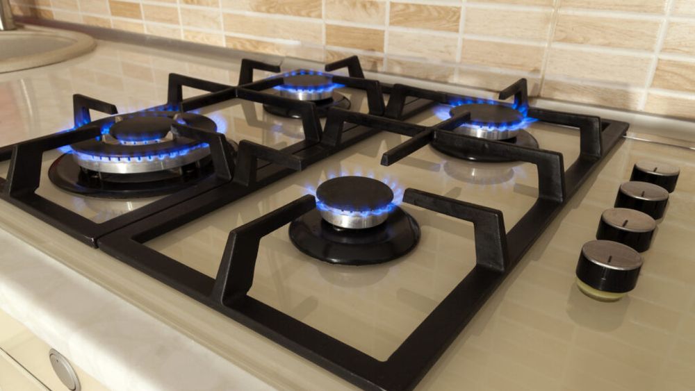 ABC în bucătărie | Ce înseamnă să gătești „la foc mic”? Mic ghid pentru a interpreta mai bine rețetele culinare