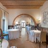 FOTO-VIDEO | Destinație de vacanță: Castel Monastero, de la sat medieval la resort de lux în Toscana / Are un restaurant cu stea Michelin și spa de 1.500 de metri pătrați / Legumele provin din grădinile din zonă, iar carnea este luată de la producători locali