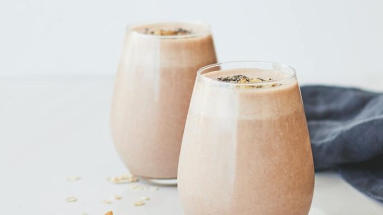 Mic dejun, rapid de preparat, numai bun pentru o dimineață de început de săptămână: Shake de ovăz, ciocolată, lapte și banane