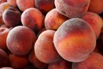 Cum alegi cele mai dulci și zemoase piersici / Trucul simplu recomandat de un expert în fructe