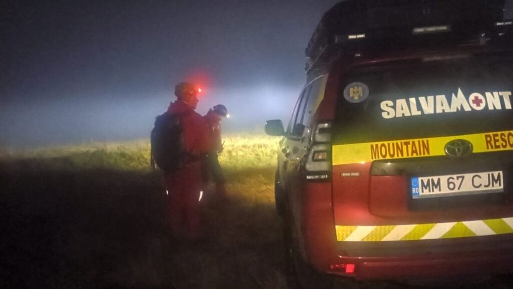 Trei cetățeni ucraineni, rămași fără apă și mâncare, au fost salvați din Munții Maramureșului/Au trecut ilegal granița și rătăceau de cinci zile prin munți