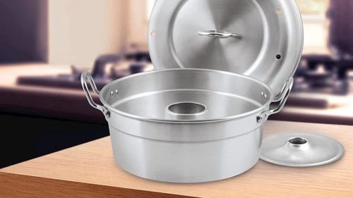 Fornetto Versilia: o oală-cuptor inventată în 1922 care funcționează pe același principiu ca al unui air fryer, doar că nu are jet de aer