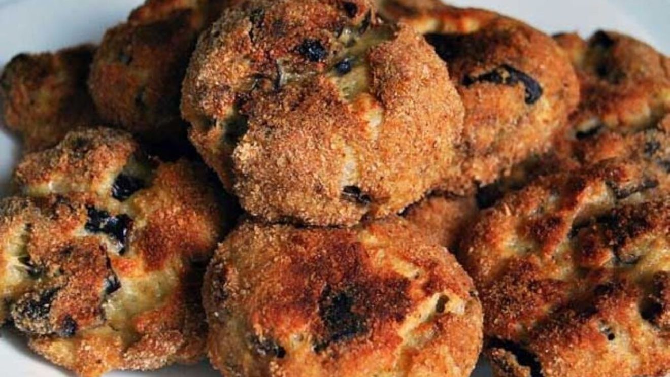 Chiftele de vinete, aromate, delicioase, economice și ușor de făcut. Compoziția poate fi completată cu ton sau cu brânzeturi, după preferințe