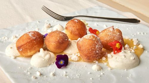 Mini papanași cu Hochland brânză de vaci / Desertul preferat al românilor