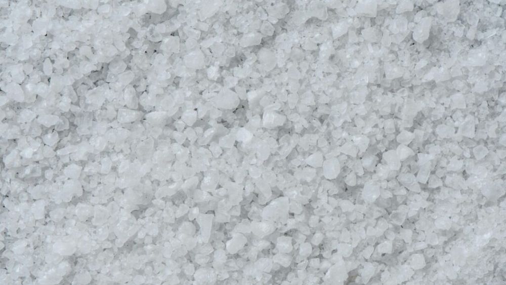 VIDEO | Se pot prăji alimentele în sare în loc de ulei? Un chimist explică: „Este un proces asemănător, dar rezultatul nu este același”