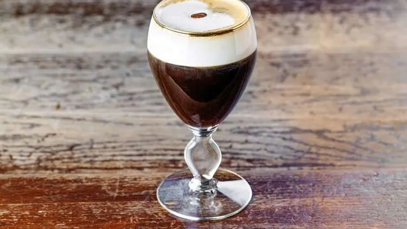 Barbajada: o specialitate de cafea de la Milano, cu ciocolată și frișcă, un mic lux accesibil tuturor