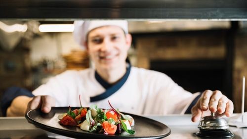 VIDEO | „Ce mâncăm la restaurant e de multe ori un produs sous vide, dar oamenii nu știu” - reprezentant furnizor de produse „ready to cook”