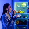 Mănânci după ora 21? Nu doar silueta poate avea de suferit. Un nou studiu arată cum sunt afectate intestinul și microbiomul