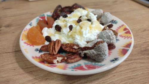 Mató, ricotta sau urdă, o brânză perfectă pentru un mic dejun dulce-sărat/ Spaniolii îl servesc și ca desert/ Conține multă proteină, dar este și o combinație delicioasă