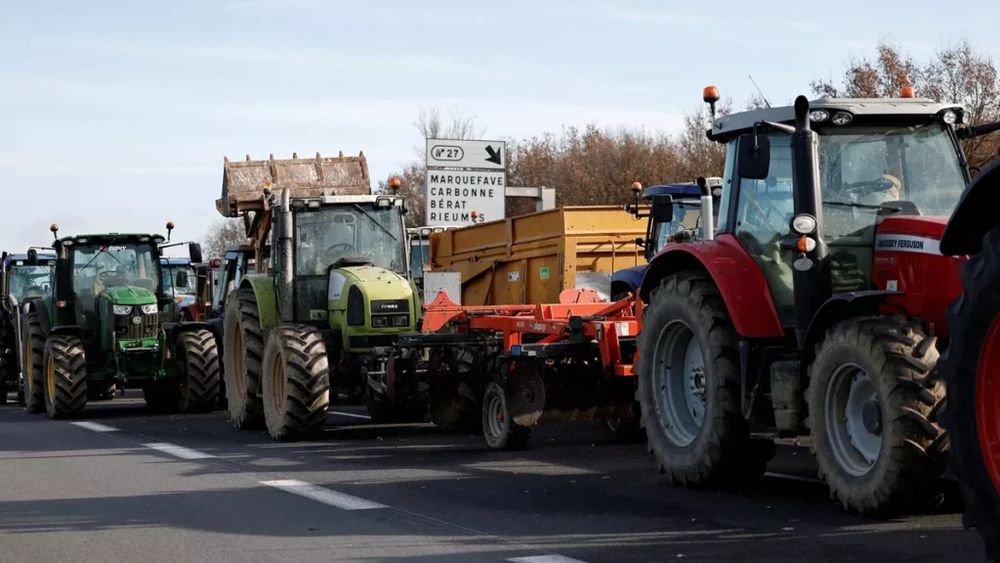 Furia fermierilor francezi, departe de a se potoli/ După un Crăciun petrecut pe drumuri, fermierii continua să blocheze unele drumuri în Occitanie/ „Sărbătorile de Crăciun s-au terminat, suntem pregătiți de Anul Nou”