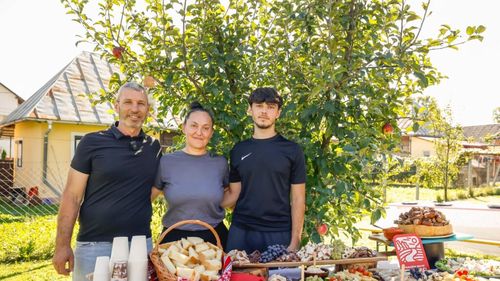 FOTO | Cetera și omul bun – poveștile micilor producători din Maramureș (Ep.3) | Mezeluri şi brânzeturi italiene, adaptate româneşte la Giuleşti / „În România, autorizațiile sunt numai pe procesare industrială. Nu există un sistem simplificat pentru micii producători”