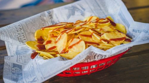 Chipsuri fără gluten: Gustarea sănătoasă pe care o poți face acasă / Trei rețete rapide și ușoare de chipsuri fără gluten