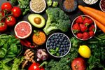Speli fructele și legumele doar cu apă? Folosești săpun ca să le cureți? Iată de ce spune un inginer alimentar că procedezi foarte greșit