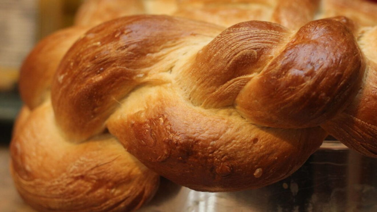 Tradiții: În Vinerea Mare singurul lucru pe care îl puteau face gospodinele era să frământe și să coacă pasca / Alte munci nu erau permise