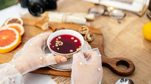 Consumul anumitor alimente ar putea reduce riscul de cancer / Potrivit unui nou studiu, o cană de ceai și o portocală ți-ar putea reduce riscul de boli grave