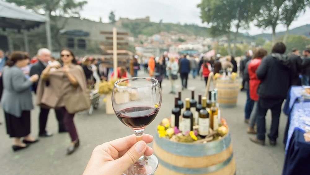 EXCLUSIV Ce sunt vinurile bio/biodinamice/naturale/vegane? Ne explică specialiștii / Valentin Ceafalău, campion mondial la degustări în orb: „Vinul din pastile, o legendă urbană, un mit fals”