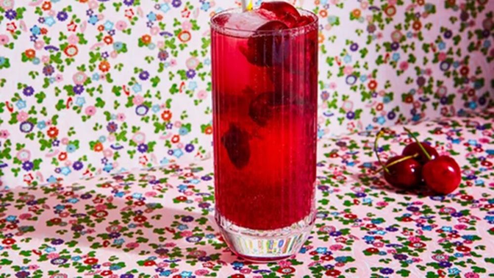 Cherry Red – Cocktail fără alcool cu vișine și scorțișoară / O băutură răcoritoare, perfectă pentru o după amiază de vară