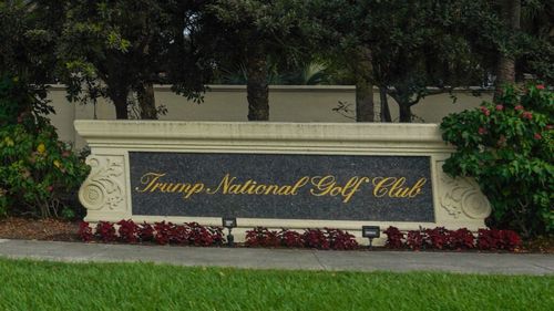 Un club de golf deținut de Donald Trump economisește 257.000 de dolari pe an printr-o scutire de impozit acordată pentru că are 12 capre / Legea controversată, considerată de critici o schemă de reducere a impozitelor pentru cei bogați
